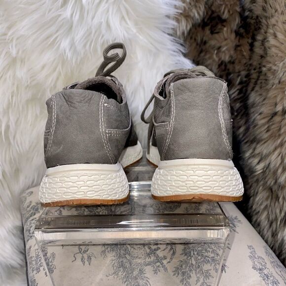 L.L. BEAN WOMAN'S Size 7.5M suede Shoes - Picture 5 of 11